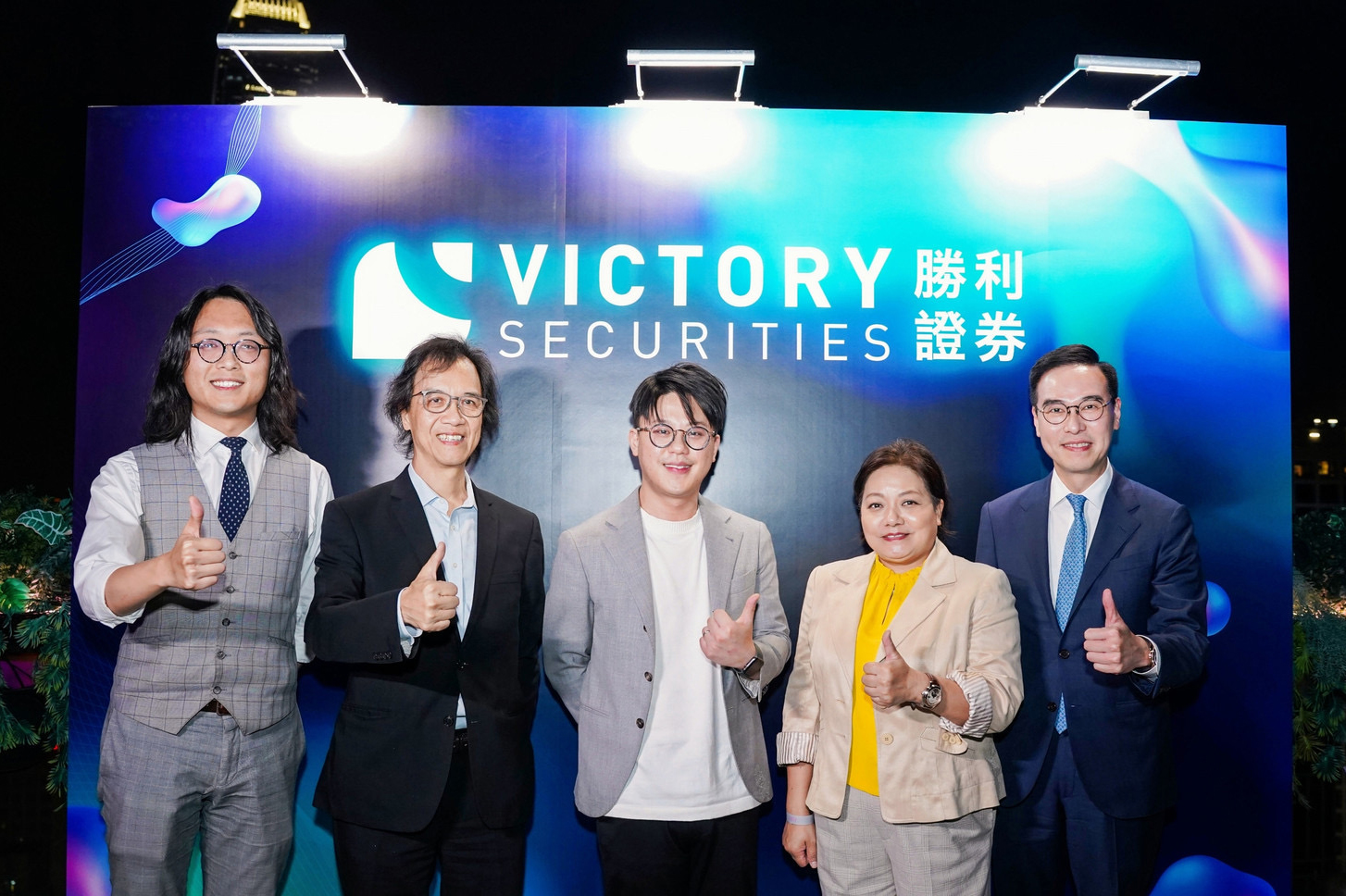 A group of traditional financial & web3 celebrities showed up to witness the new milestone of the financial industry in Hong Kong. From left: Mr. Casper Mok, Mr. Felix Man, Mr. Kennix Chan, Ms. Agnes Wu, Mr. Kenny Tang