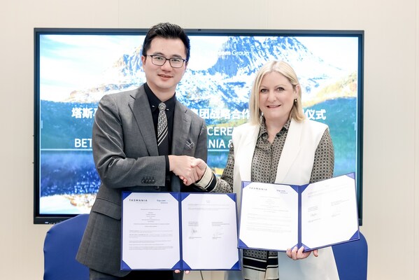 Mr. Edison Chen, Vice President of Trip.com Group, and Ms. Sarah Kingston Clark, Chief Executive Officer of Tourism Tasmania signed MoU during Envision Conference last Thursday in Shanghai.