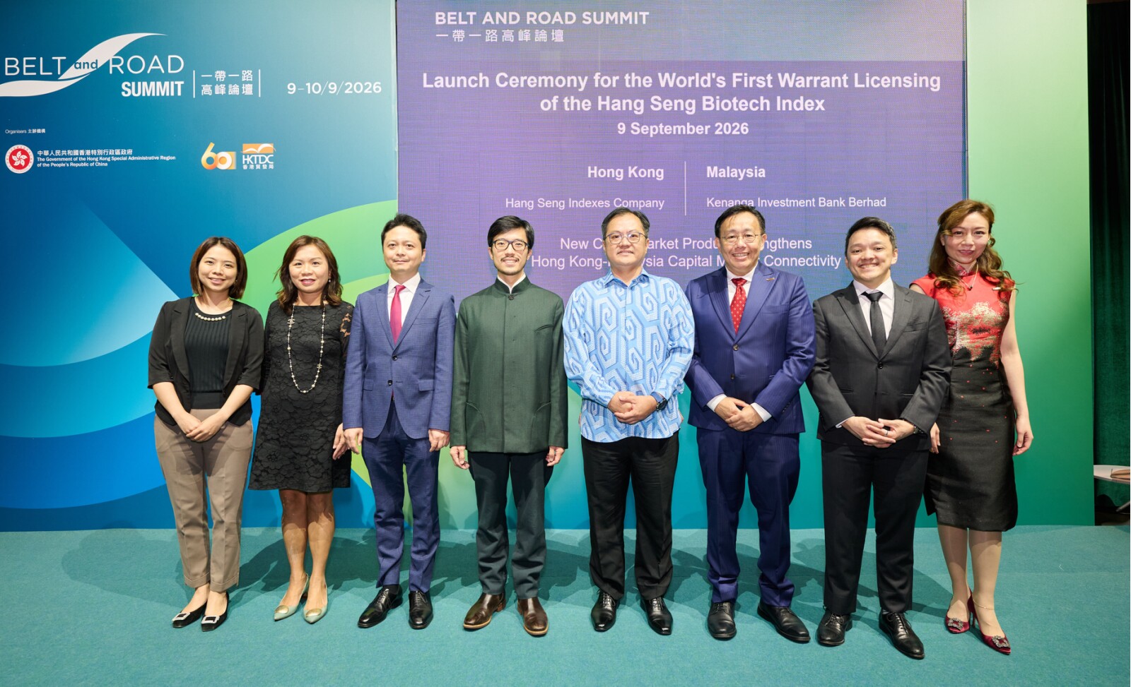 (From left to right) Nancy Cheng, Executive Director and Head of Operations of Hang Seng Indexes Company; Linda Luk, Executive Director and Product Strategist (ETF) of Hang Seng Indexes Company; Gilbert Lee, Executive Chairman of Hang Seng Indexes Company; Nicholas Ho, Commissioner for Belt and Road of the HKSAR Government; Muzambli Markam, Consul General of Malaysia in Hong Kong SAR and Macao SAR; Philip Lim, Head of Equity Markets and Group Head of Equity Derivatives of Kenanga Investment Bank Berhad (