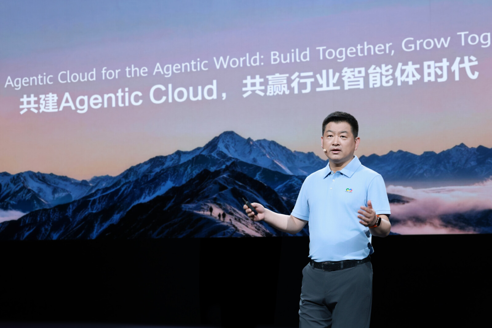 Dr. Peter Zhou, Director of the Board at Huawei and CEO of Huawei Cloud, delivering the keynote